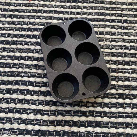 🌿Lodge Black Cast Iron Mini 6 Hole Muffin Baking Pan - Picture 1 of 6